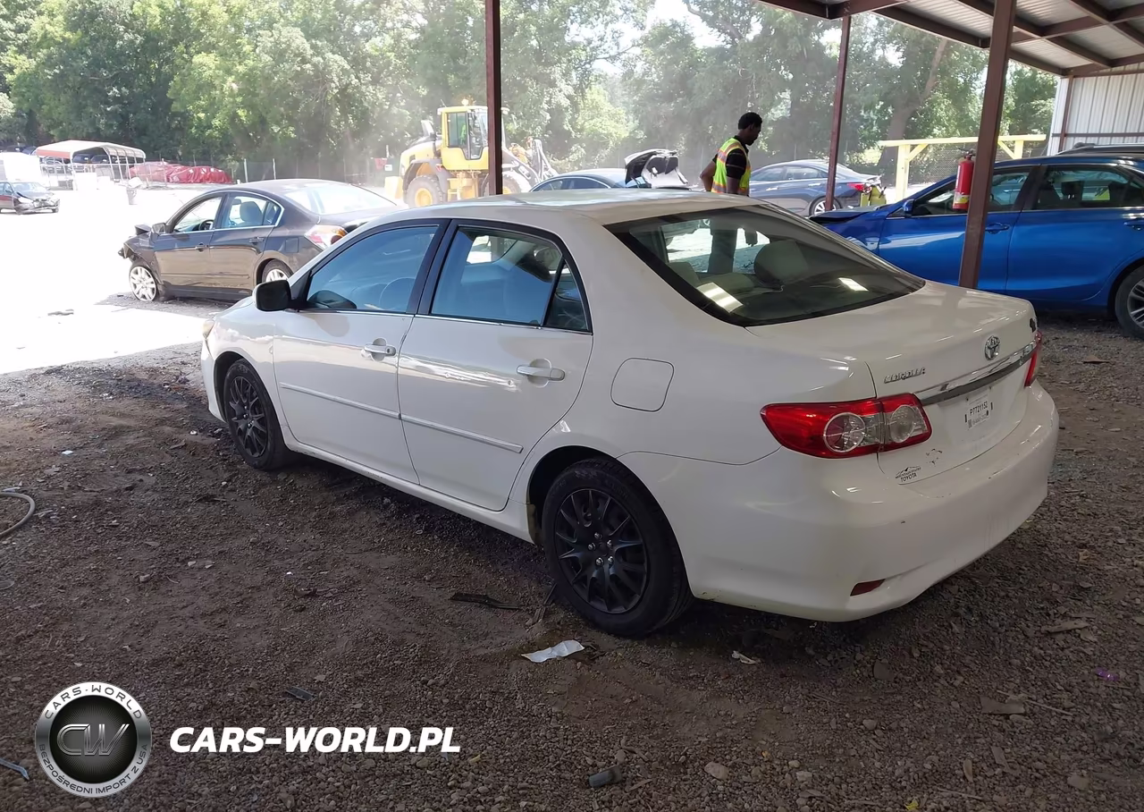 2013 Toyota Corolla Le VIN:5YFBU4EE0DP097947 - 3