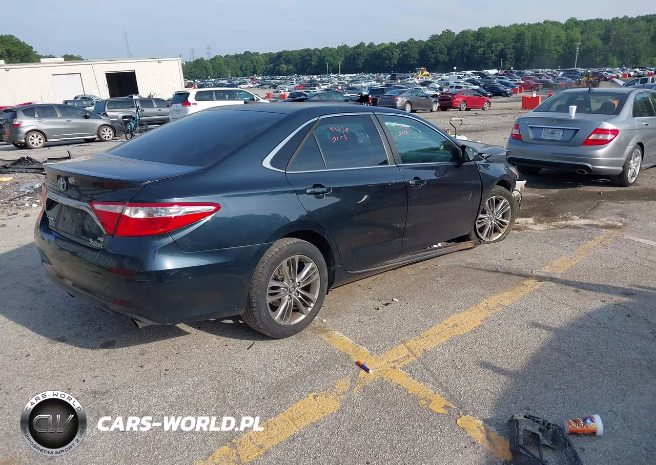 2017 Toyota Camry Se VIN:4T1BF1FK1HU747628 - 4