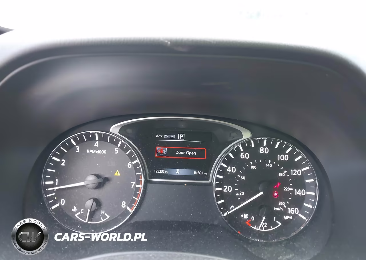 2018 Nissan Pathfinder S VIN:5N1DR2MMXJC649056 - 7