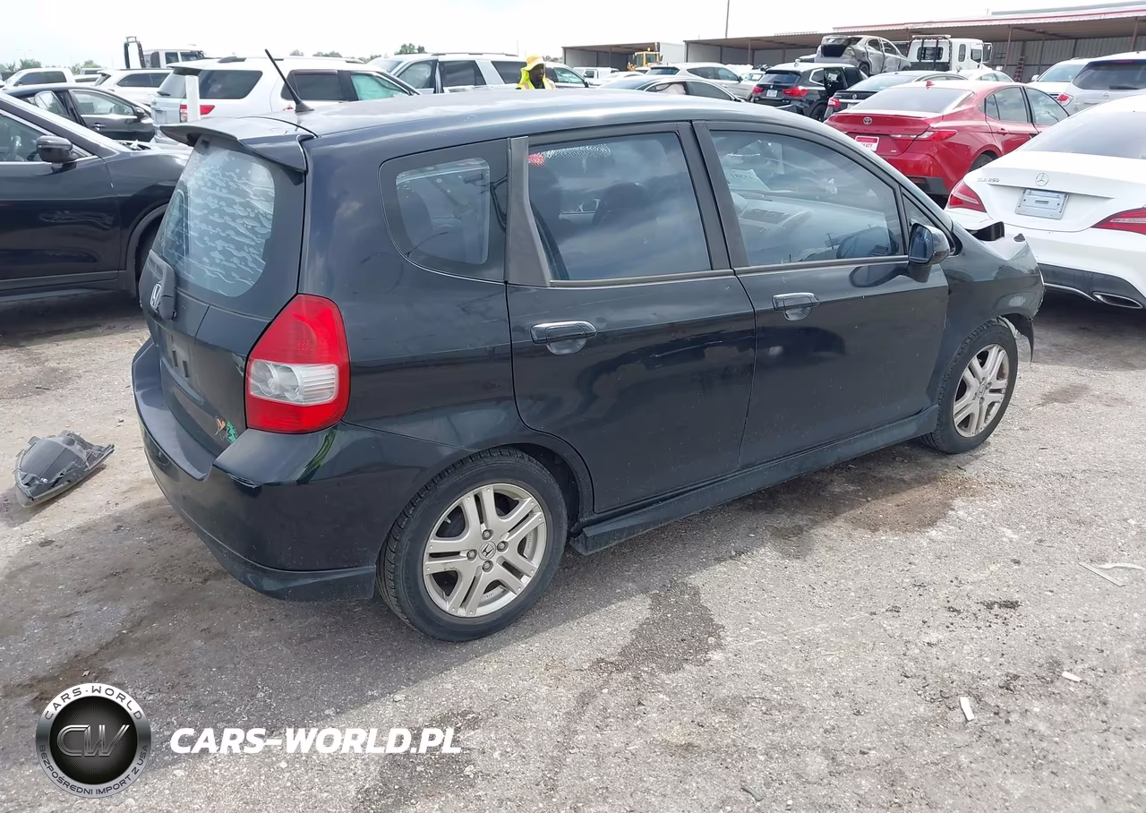 2008 Honda Fit Sport VIN:JHMGD38658S028792 - 4