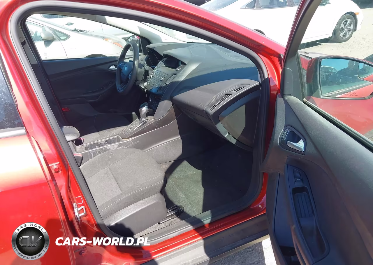 2018 Ford Focus Se VIN:1FADP3FE9JL264972 - 5