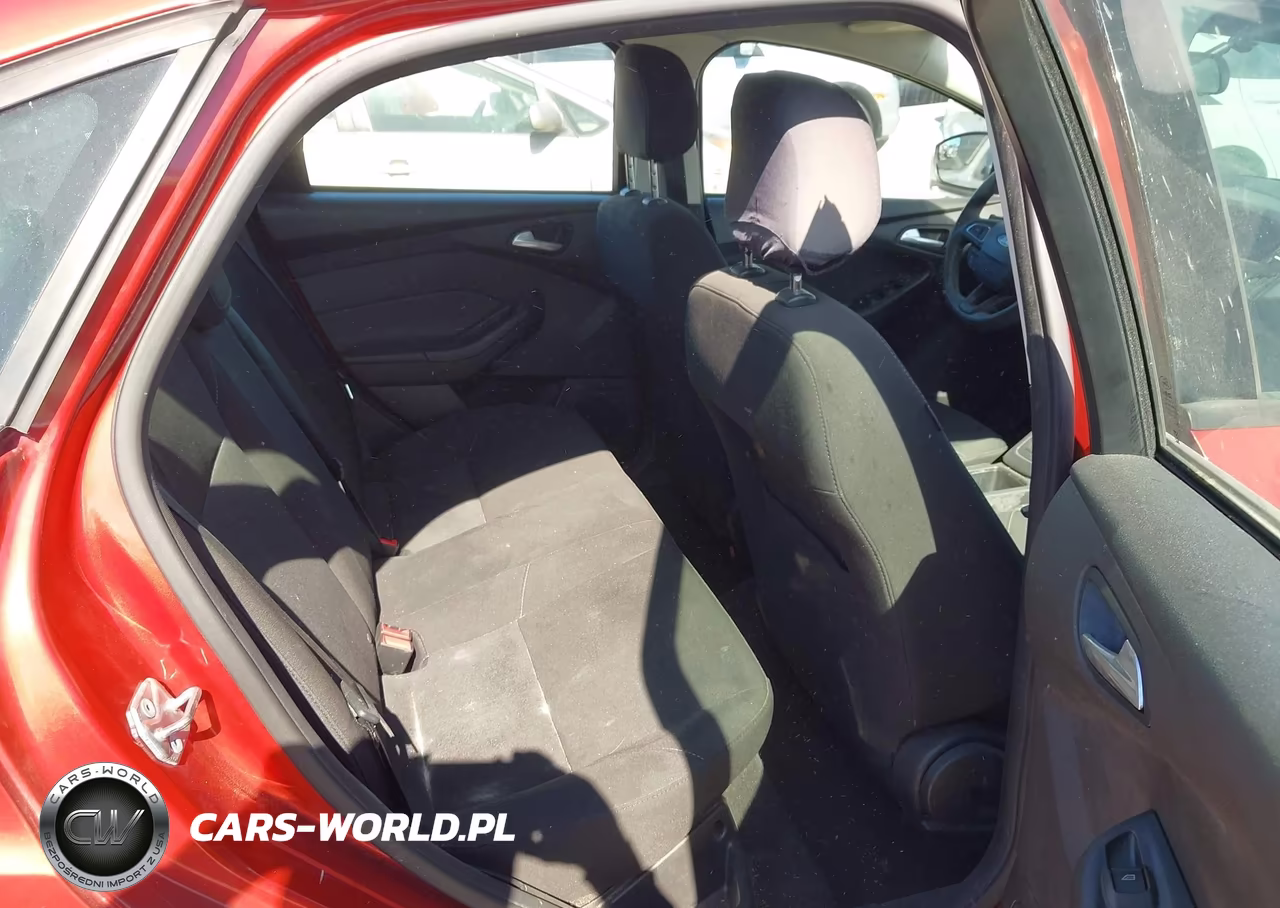 2018 Ford Focus Se VIN:1FADP3FE9JL264972 - 8