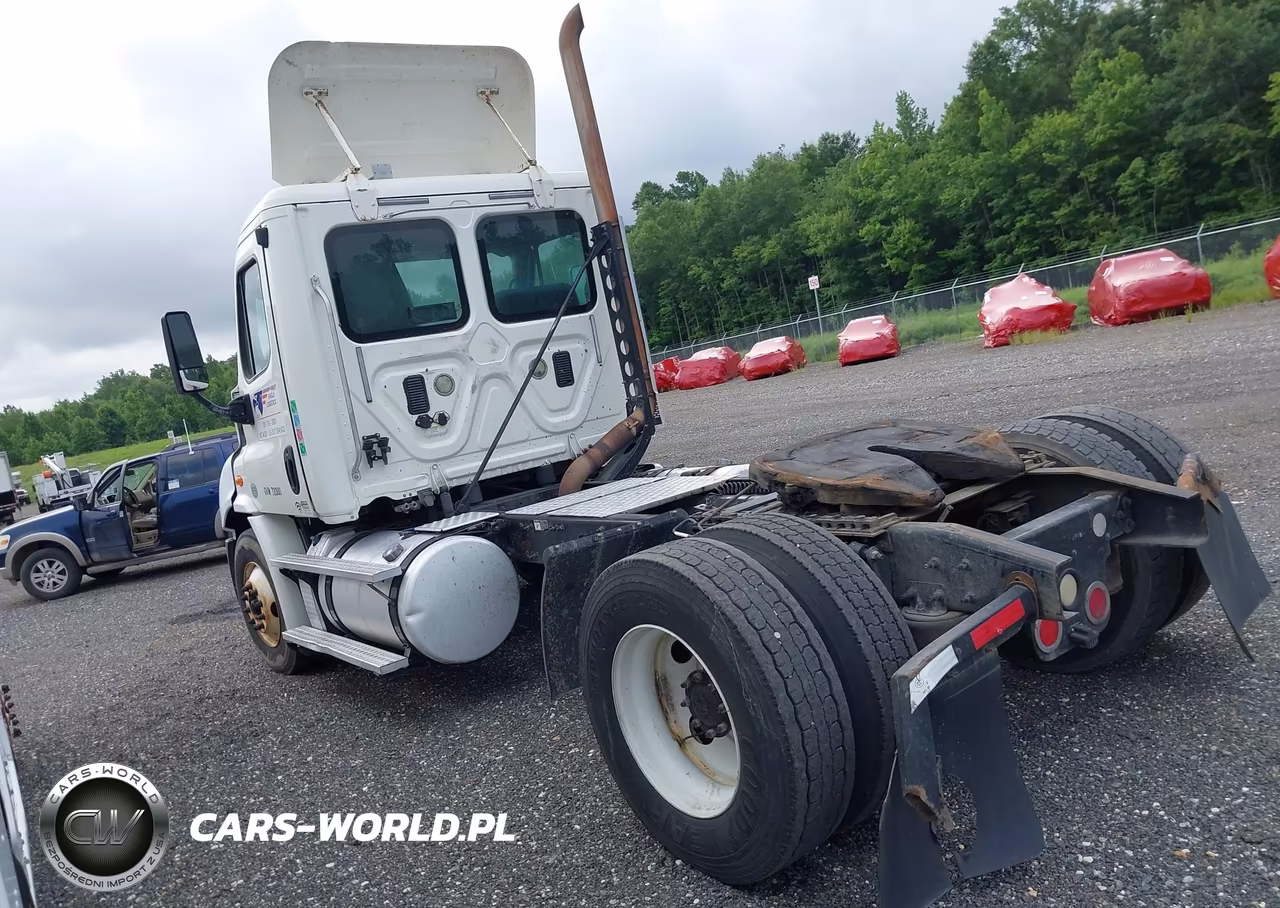 2014 Freightliner Cascadia 113 VIN:3AKBGADV3ESFX0824 - 3