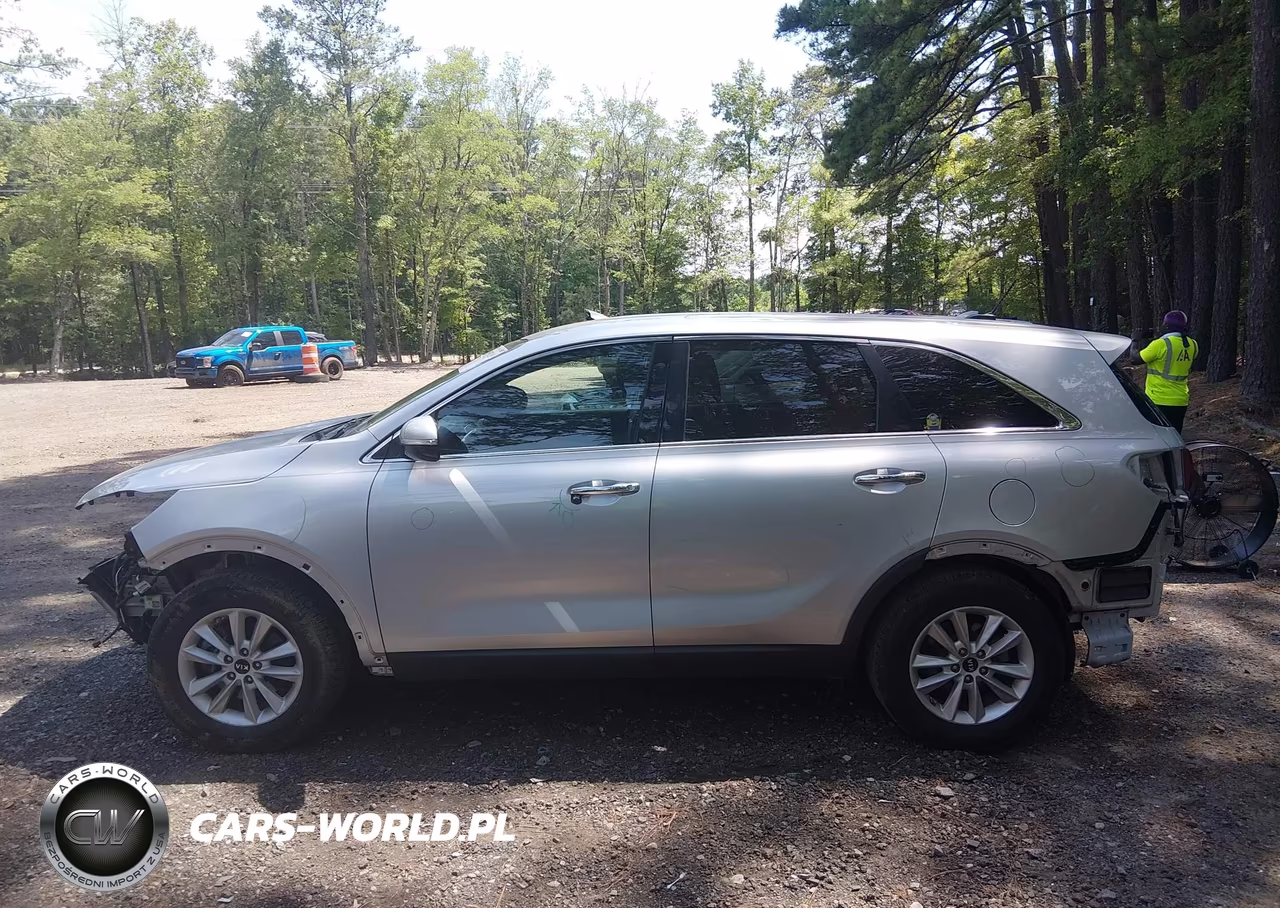 2020 Kia Sorento 2.4L L VIN:5XYPG4A34LG656646 - 14