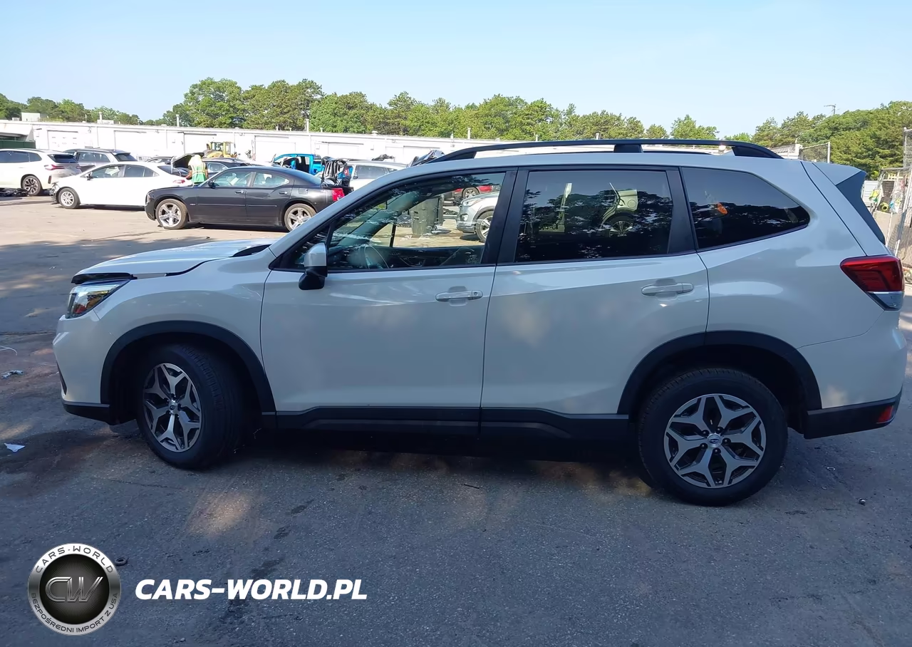 2019 Subaru Forester Premium VIN:JF2SKAECXKH566555 - 14