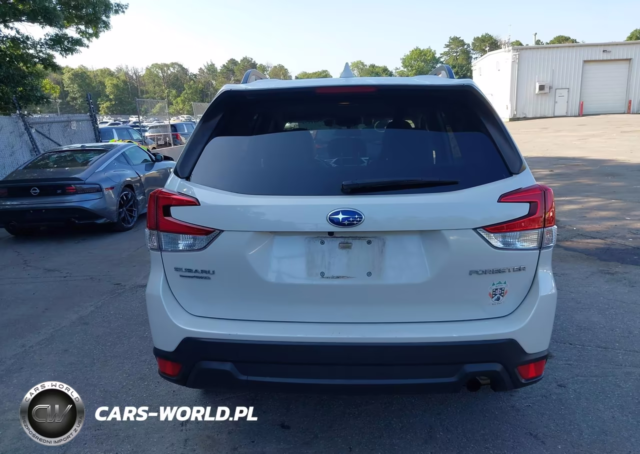 2019 Subaru Forester Premium VIN:JF2SKAECXKH566555 - 16