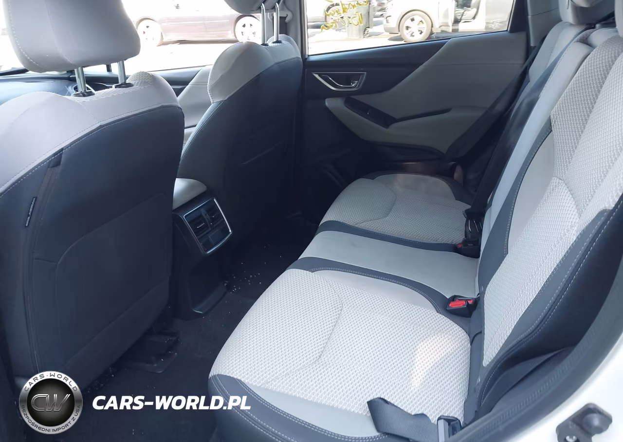 2019 Subaru Forester Premium VIN:JF2SKAECXKH566555 - 8