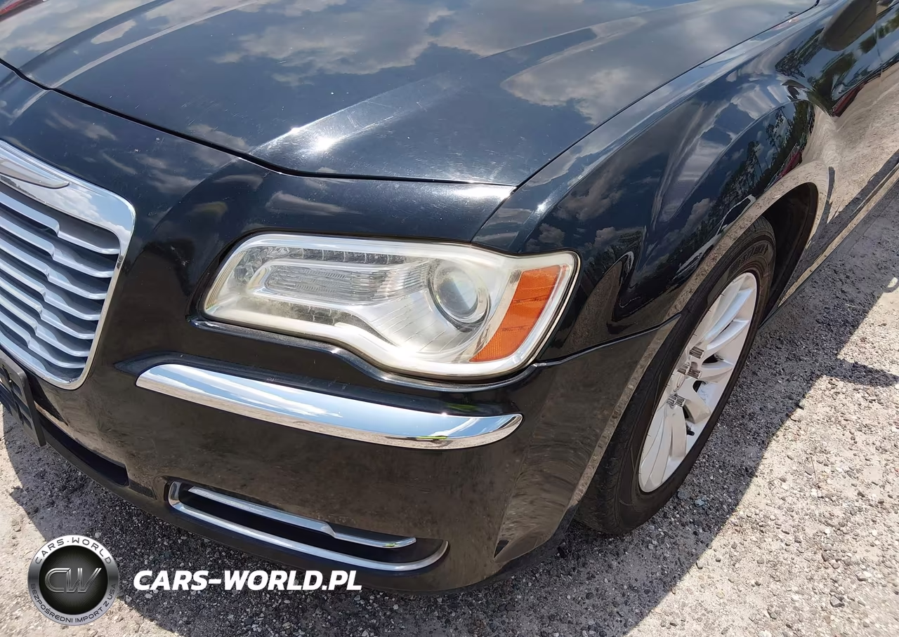 2013 Chrysler 300 Motown VIN:2C3CCAAG4DH527762 - 12