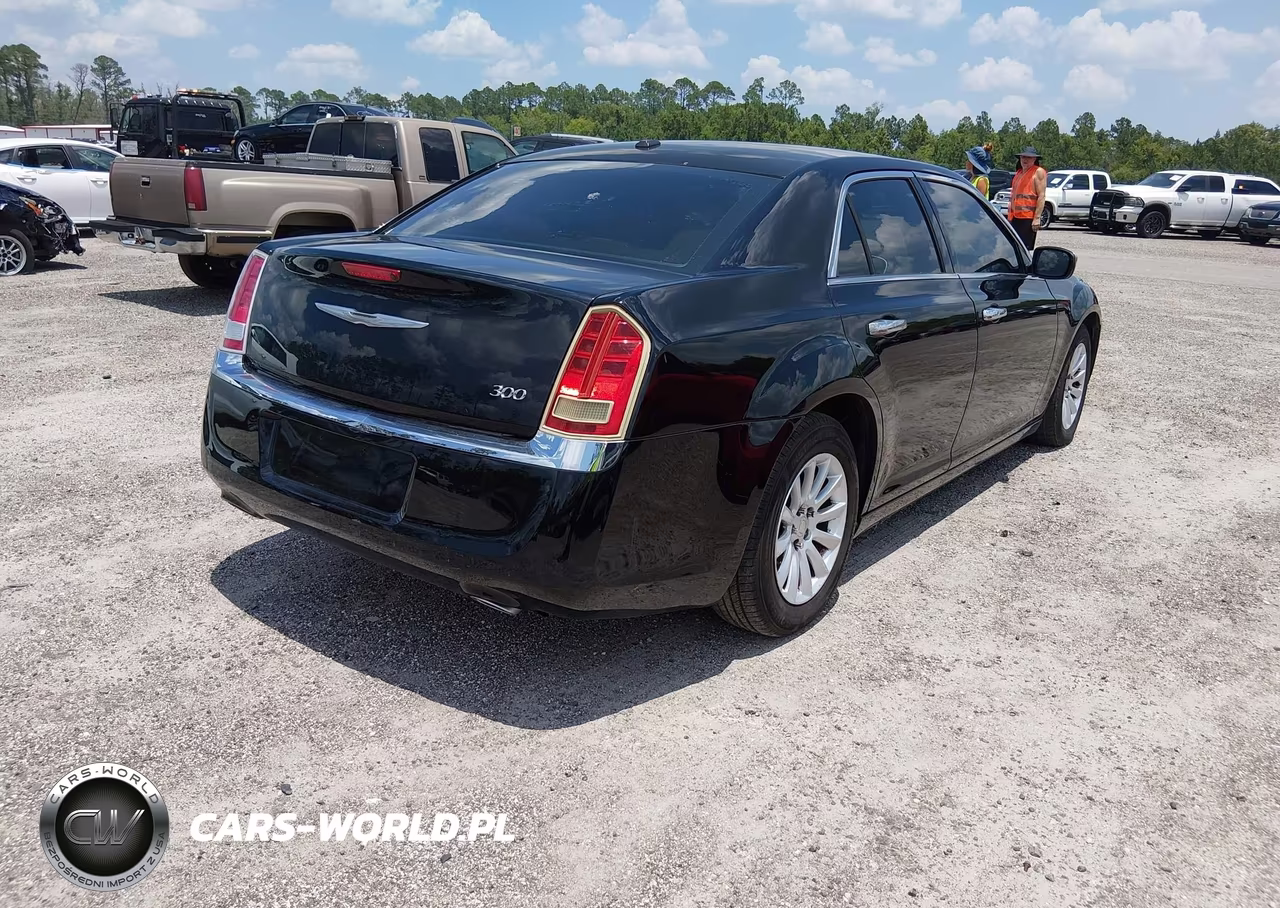 2013 Chrysler 300 Motown VIN:2C3CCAAG4DH527762 - 4