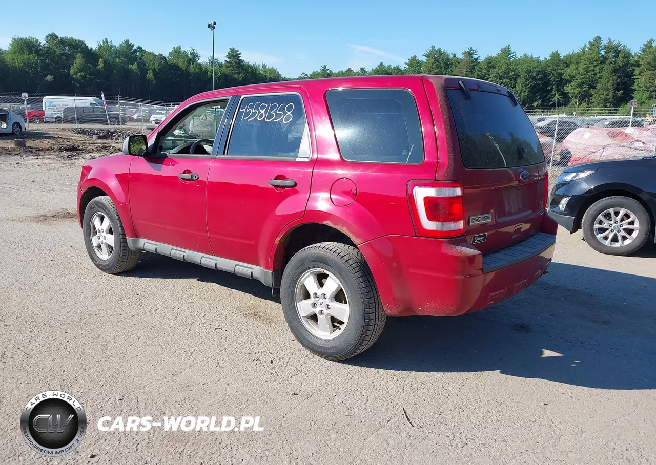 2010 Ford Escape Xls VIN:1FMCU0C74AKC60798 - 3