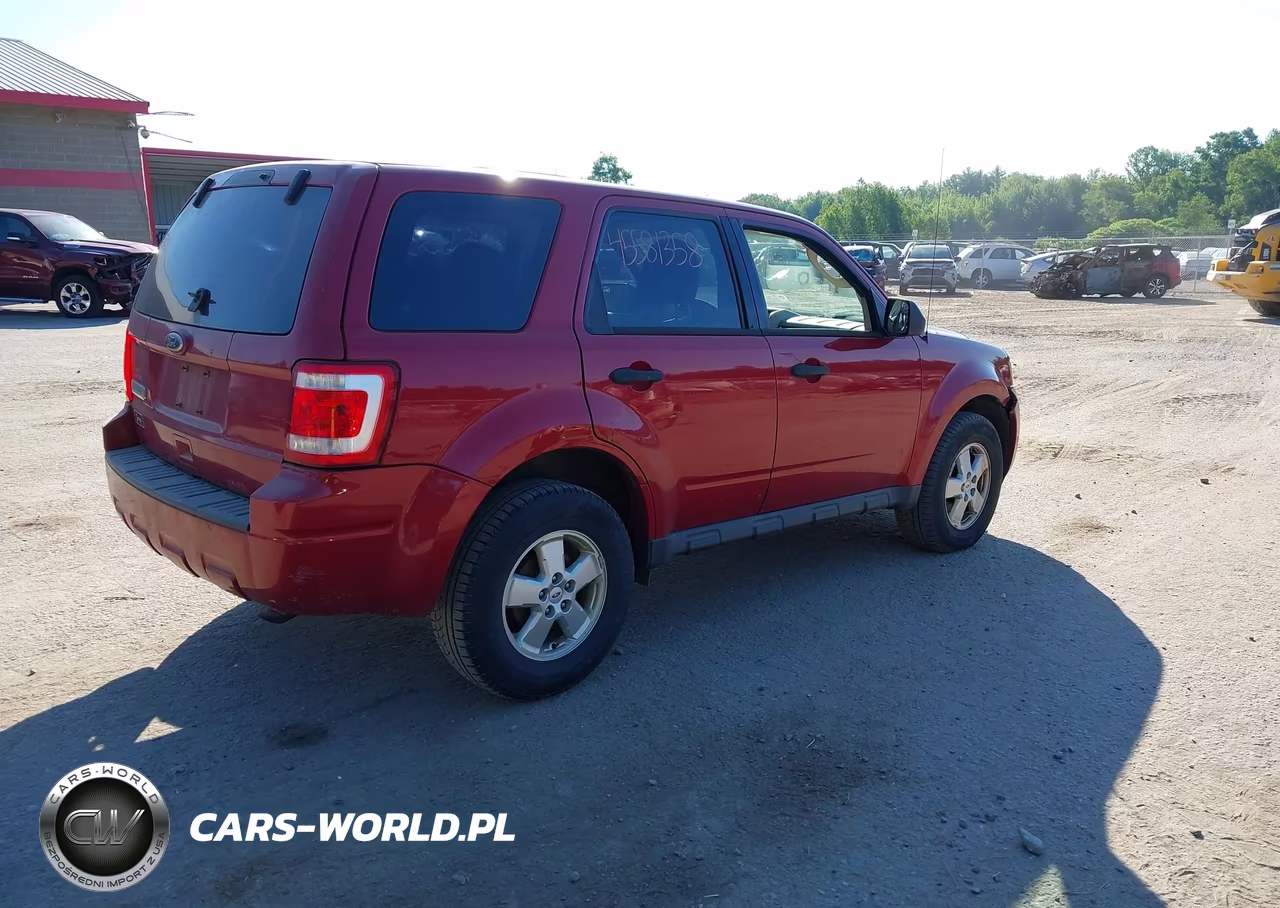 2010 Ford Escape Xls VIN:1FMCU0C74AKC60798 - 4