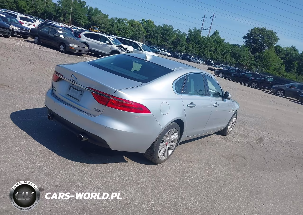 2017 Jaguar Xf 35T Premium VIN:SAJBJ4BV9HCY34964 - 4