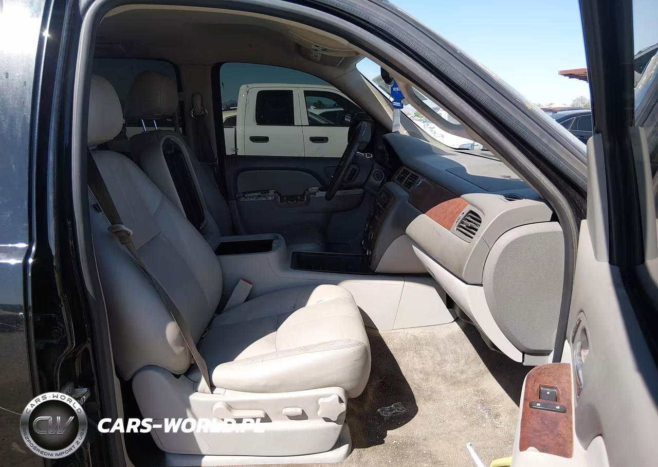 2014 Chevrolet Suburban Lt VIN:1GNSCJE08ER108892 - 5