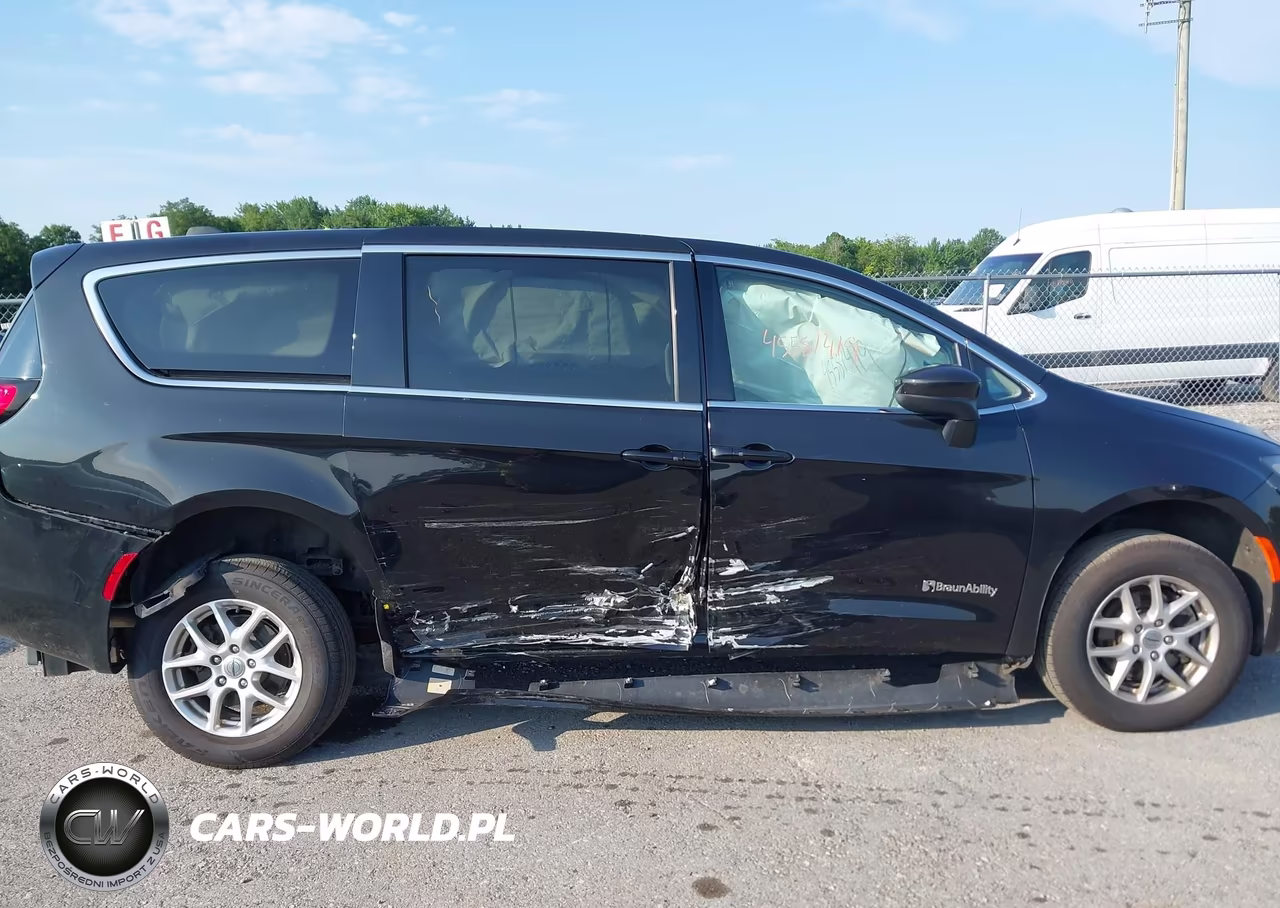 2022 Chrysler Voyager Lx VIN:2C4RC1CG8NR103886 - 13