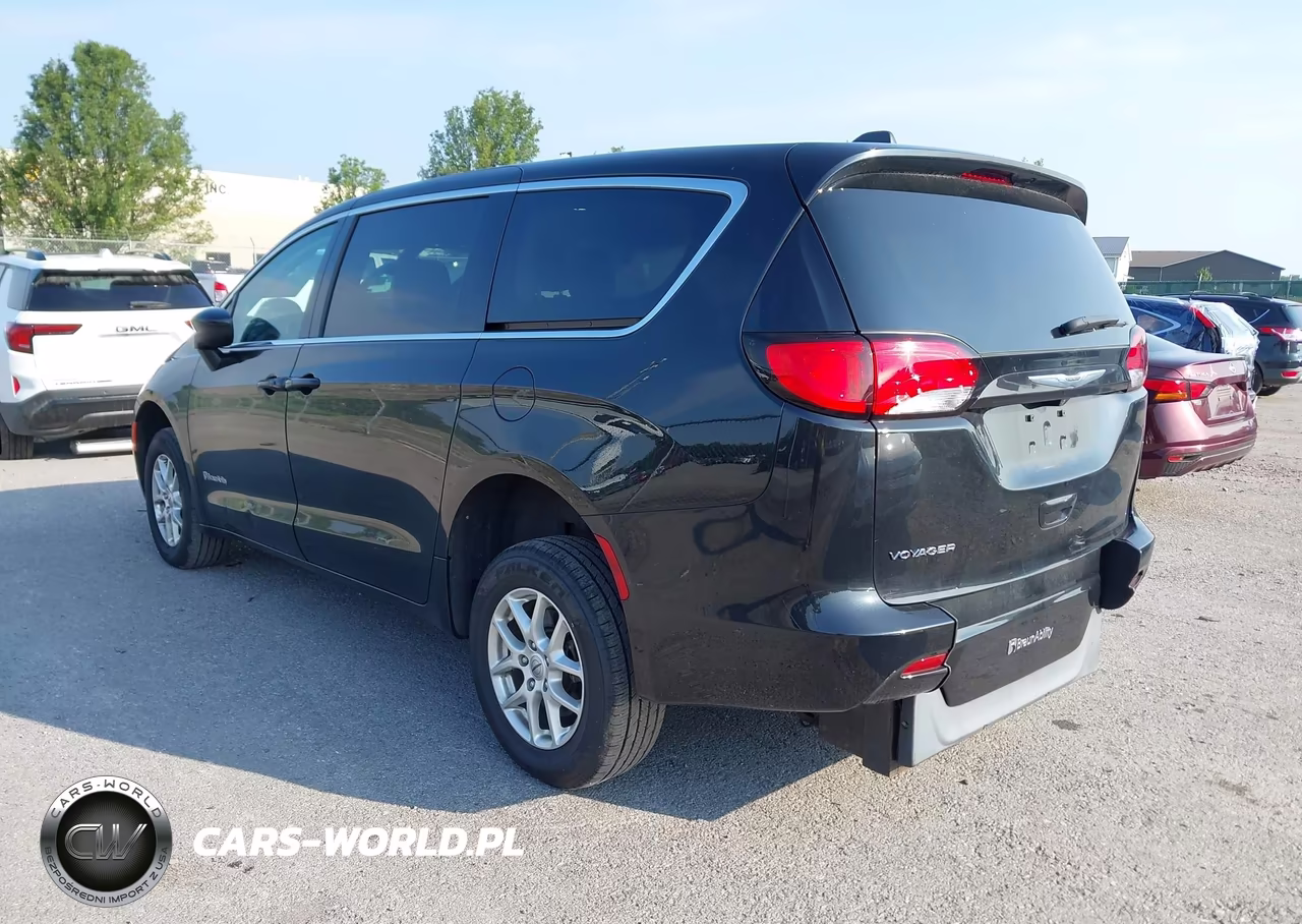 2022 Chrysler Voyager Lx VIN:2C4RC1CG8NR103886 - 3