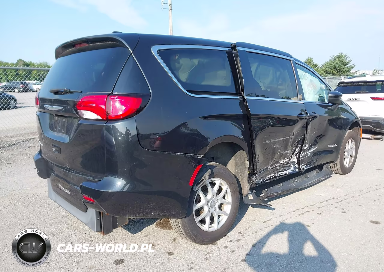 2022 Chrysler Voyager Lx VIN:2C4RC1CG8NR103886 - 4
