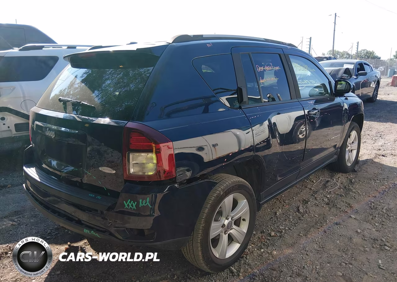 2015 Jeep Compass Latitude VIN:1C4NJDEB2FD303139 - 4