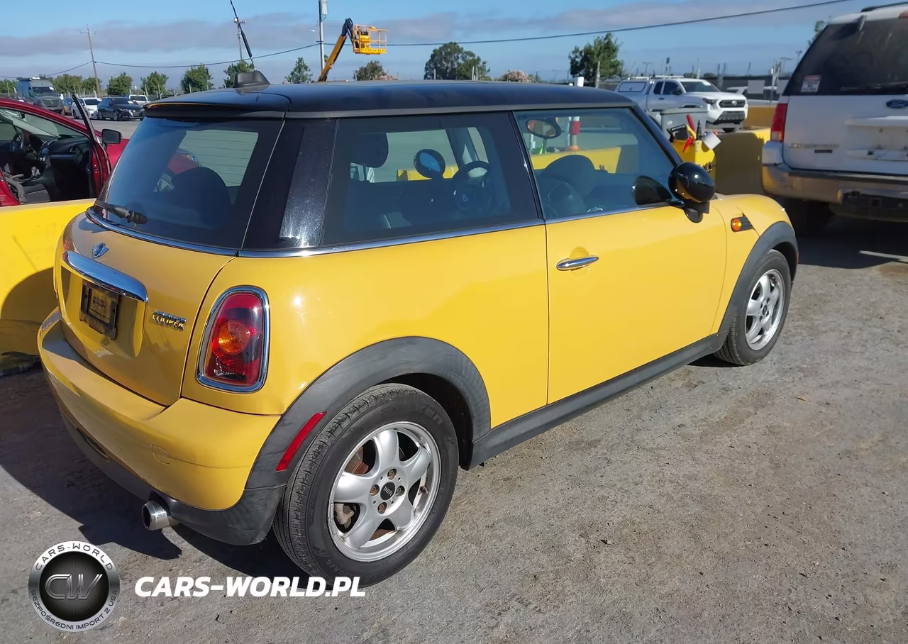 2009 Mini Cooper VIN:WMWMF33539TU72677 - 4