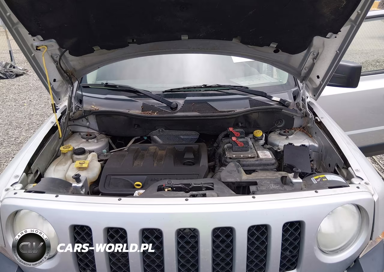 2014 Jeep Patriot Latitude VIN:1C4NJRFB9ED506930 - 10