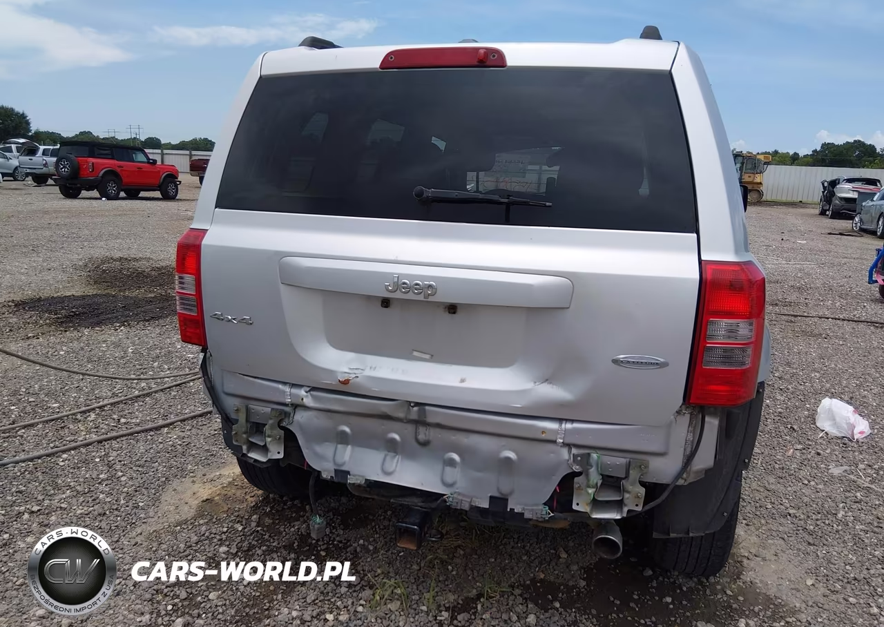 2014 Jeep Patriot Latitude VIN:1C4NJRFB9ED506930 - 6