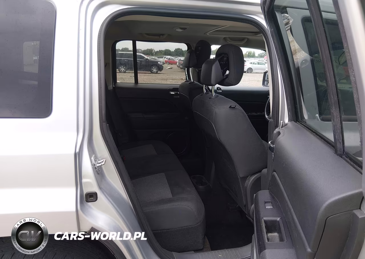 2014 Jeep Patriot Latitude VIN:1C4NJRFB9ED506930 - 8