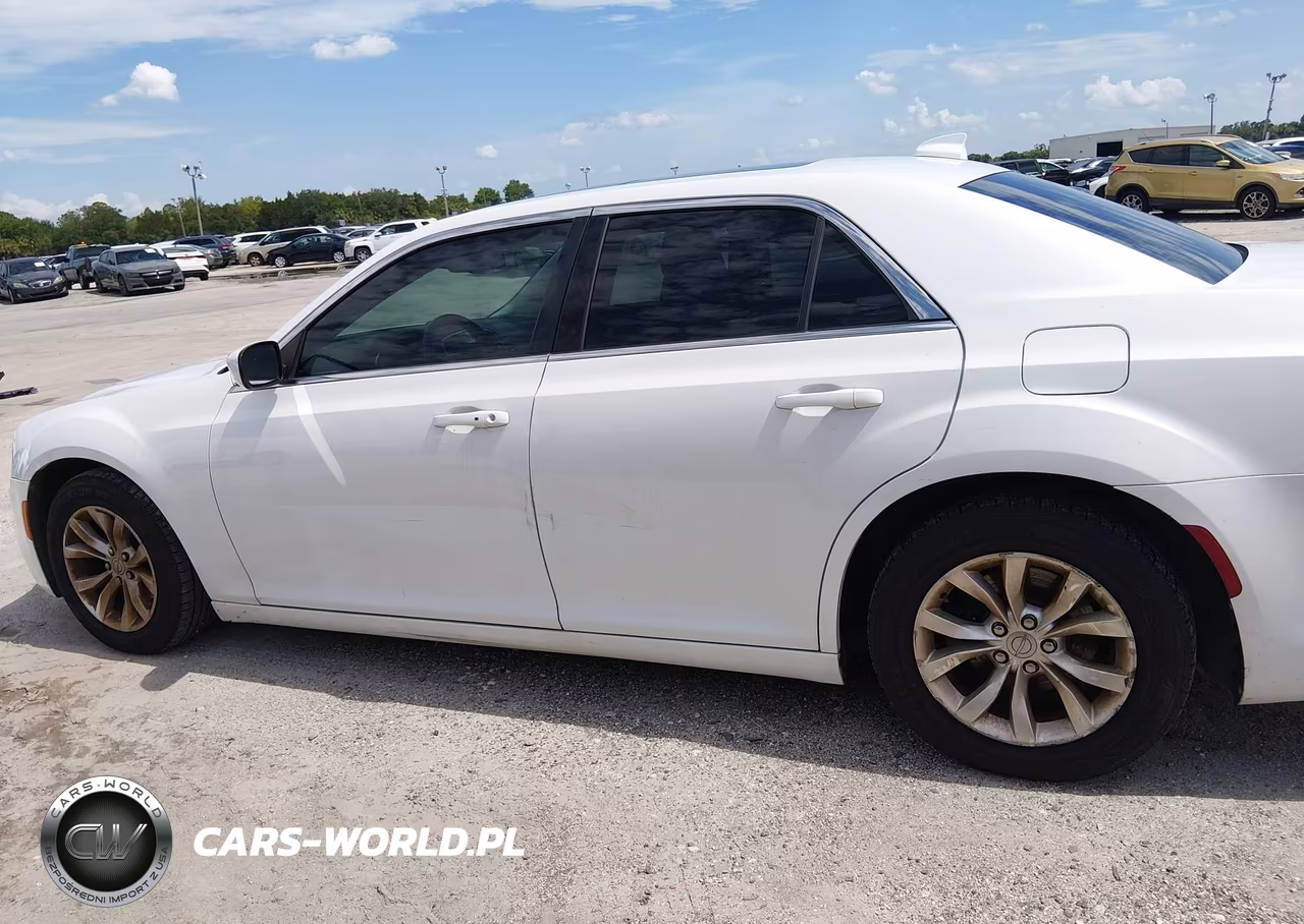2016 Chrysler 300 Anniversary Edition VIN:2C3CCAAG0GH191709 - 14