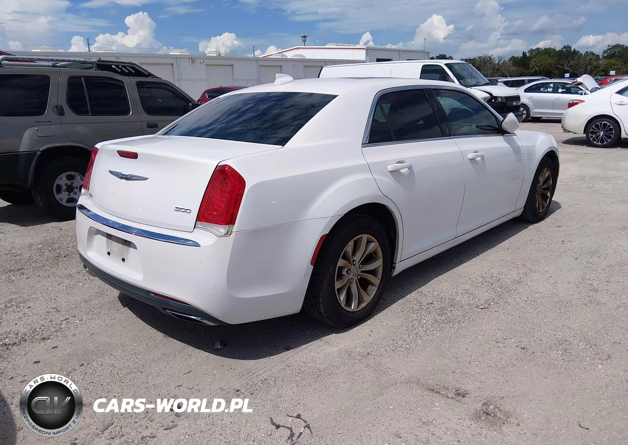 2016 Chrysler 300 Anniversary Edition VIN:2C3CCAAG0GH191709 - 4