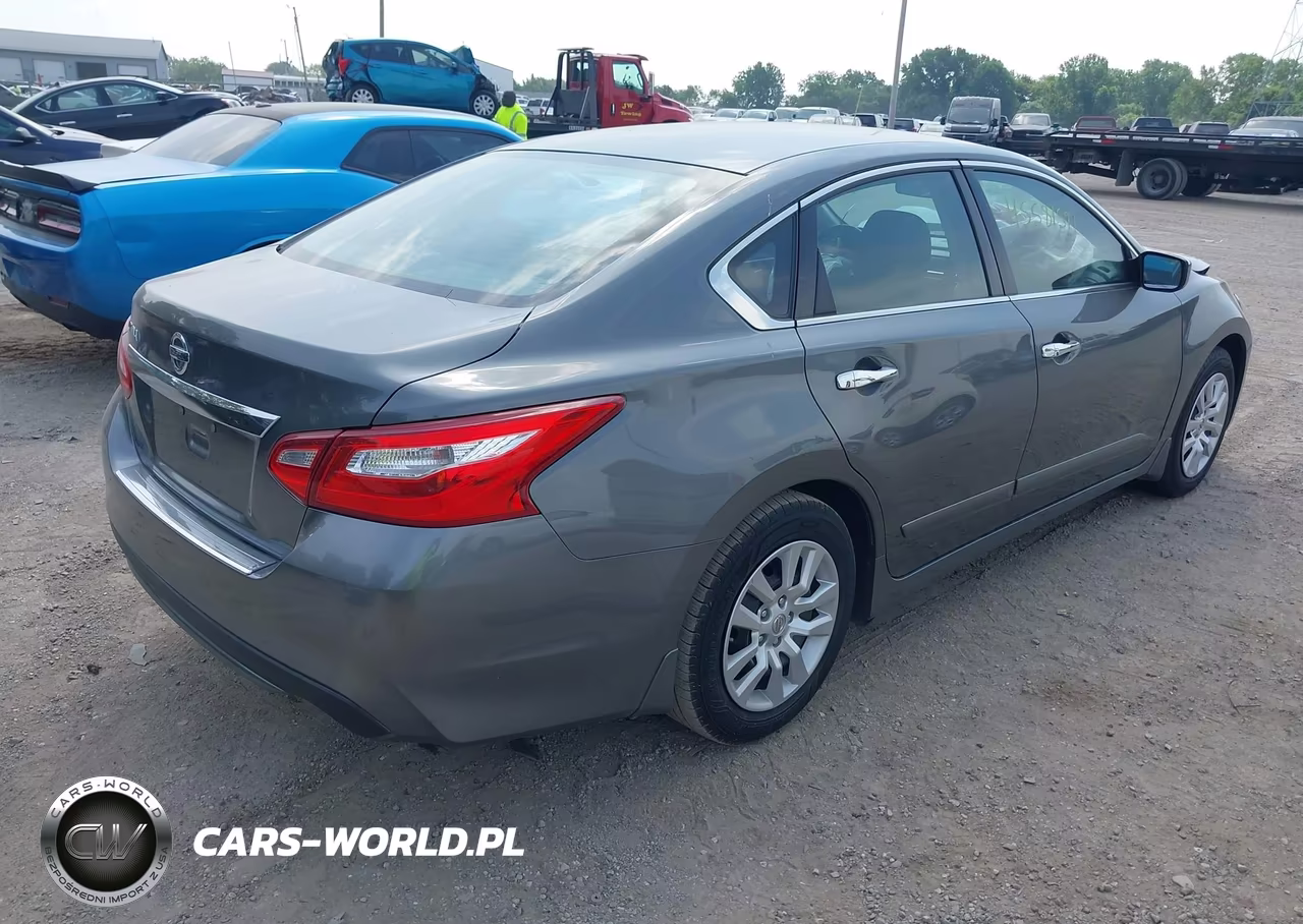 2017 Nissan Altima 2.5 S VIN:1N4AL3AP0HC135195 - 4