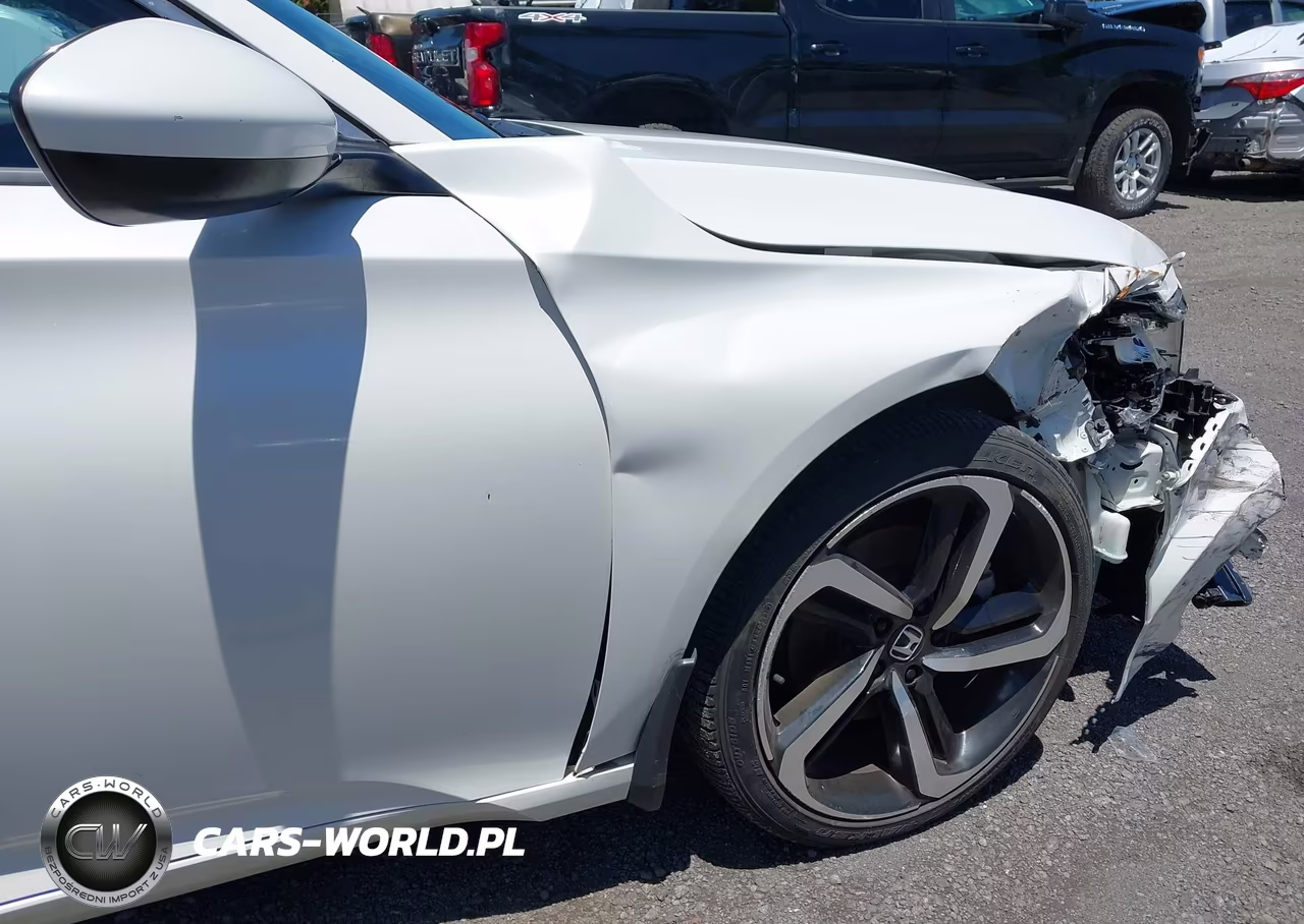 2018 Honda Accord Sport VIN:1HGCV1F30JA195679 - 18
