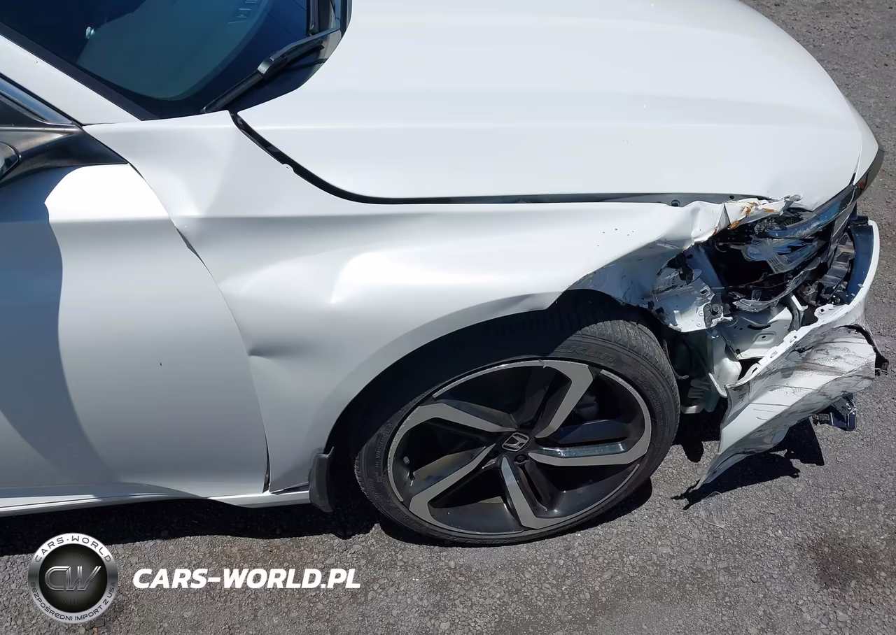 2018 Honda Accord Sport VIN:1HGCV1F30JA195679 - 19