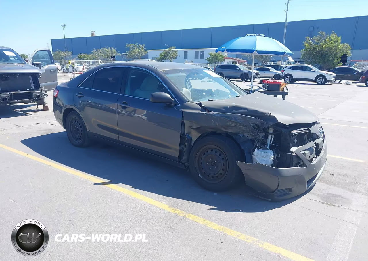 2010 Toyota Camry Le – zdjęcie 1 z 16