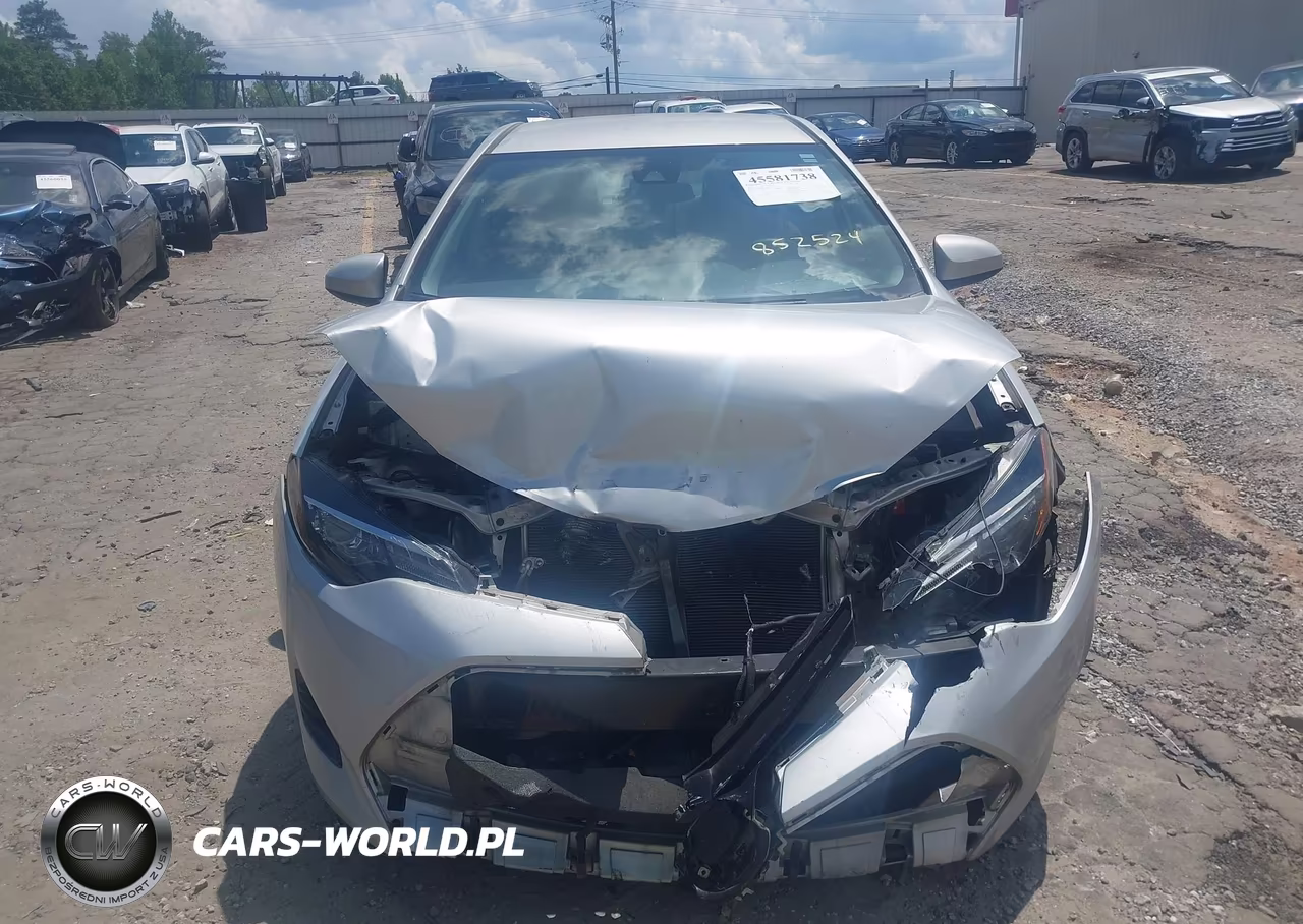 2018 Toyota Corolla Le VIN:5YFBURHE6JP852524 - 12