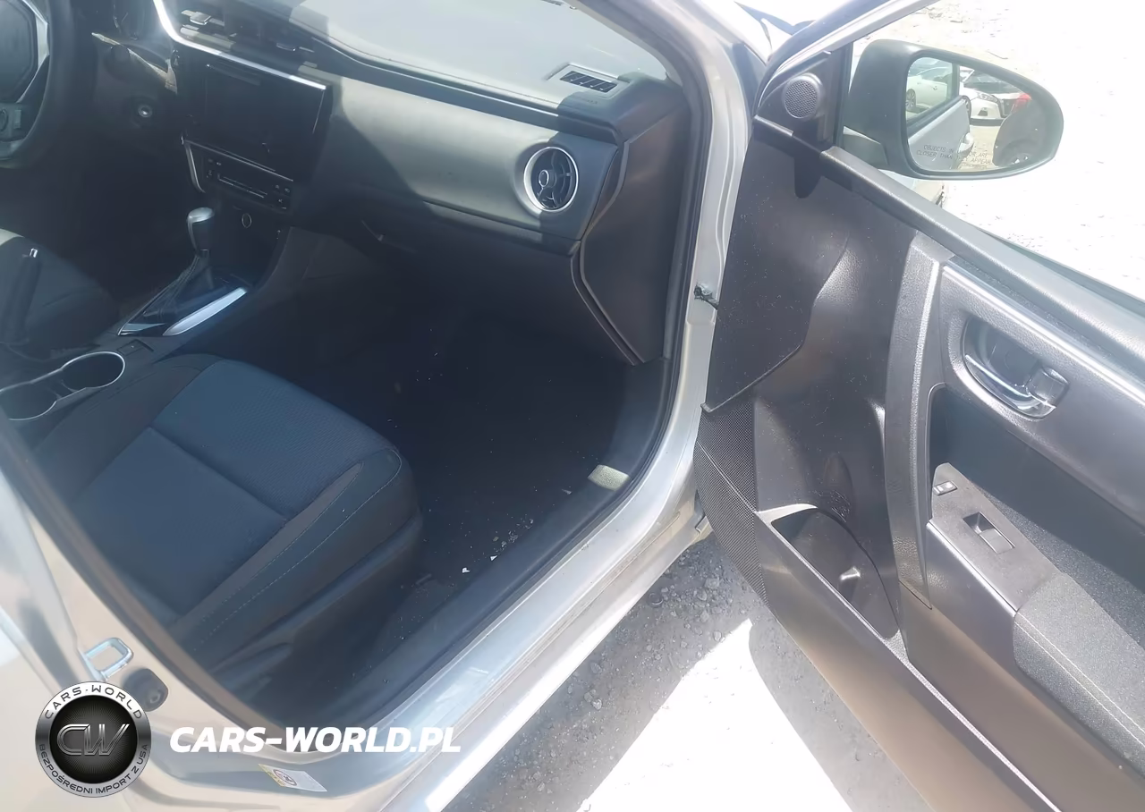 2018 Toyota Corolla Le VIN:5YFBURHE6JP852524 - 5