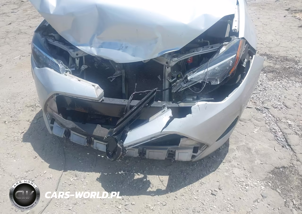 2018 Toyota Corolla Le VIN:5YFBURHE6JP852524 - 6