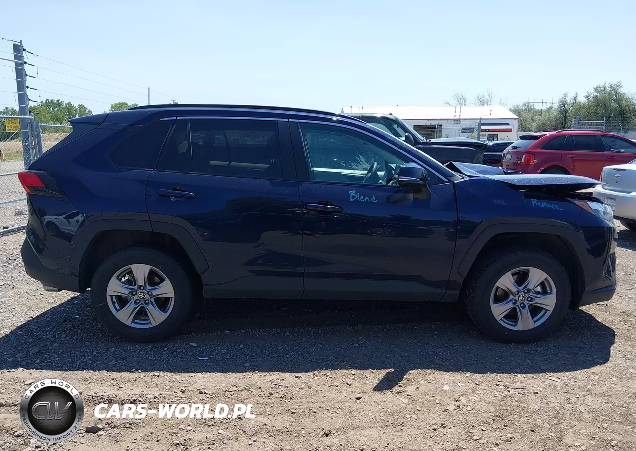 2025 Toyota Rav4 Xle VIN:2T3P1RFV9SW527553 - 13