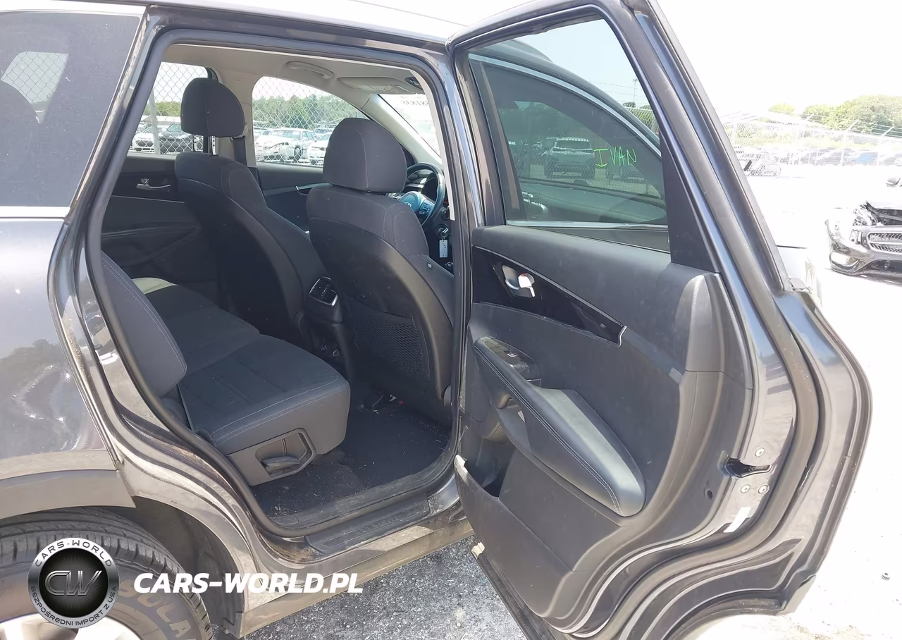 2018 Kia Sorento 2.4L Lx VIN:5XYPG4A32JG402303 - 8