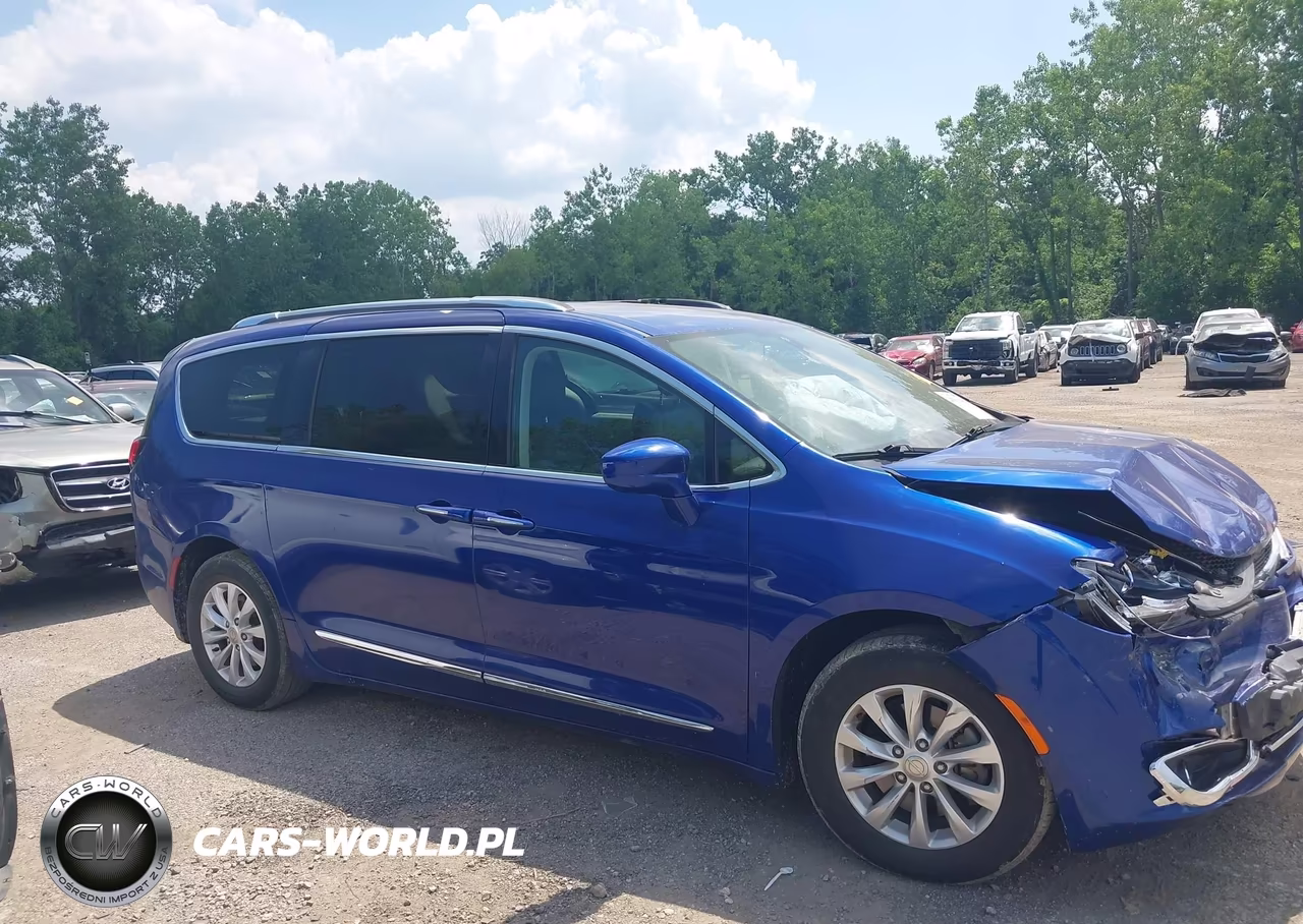 2019 Chrysler Pacifica Touring L VIN:2C4RC1BG1KR593097 - 13