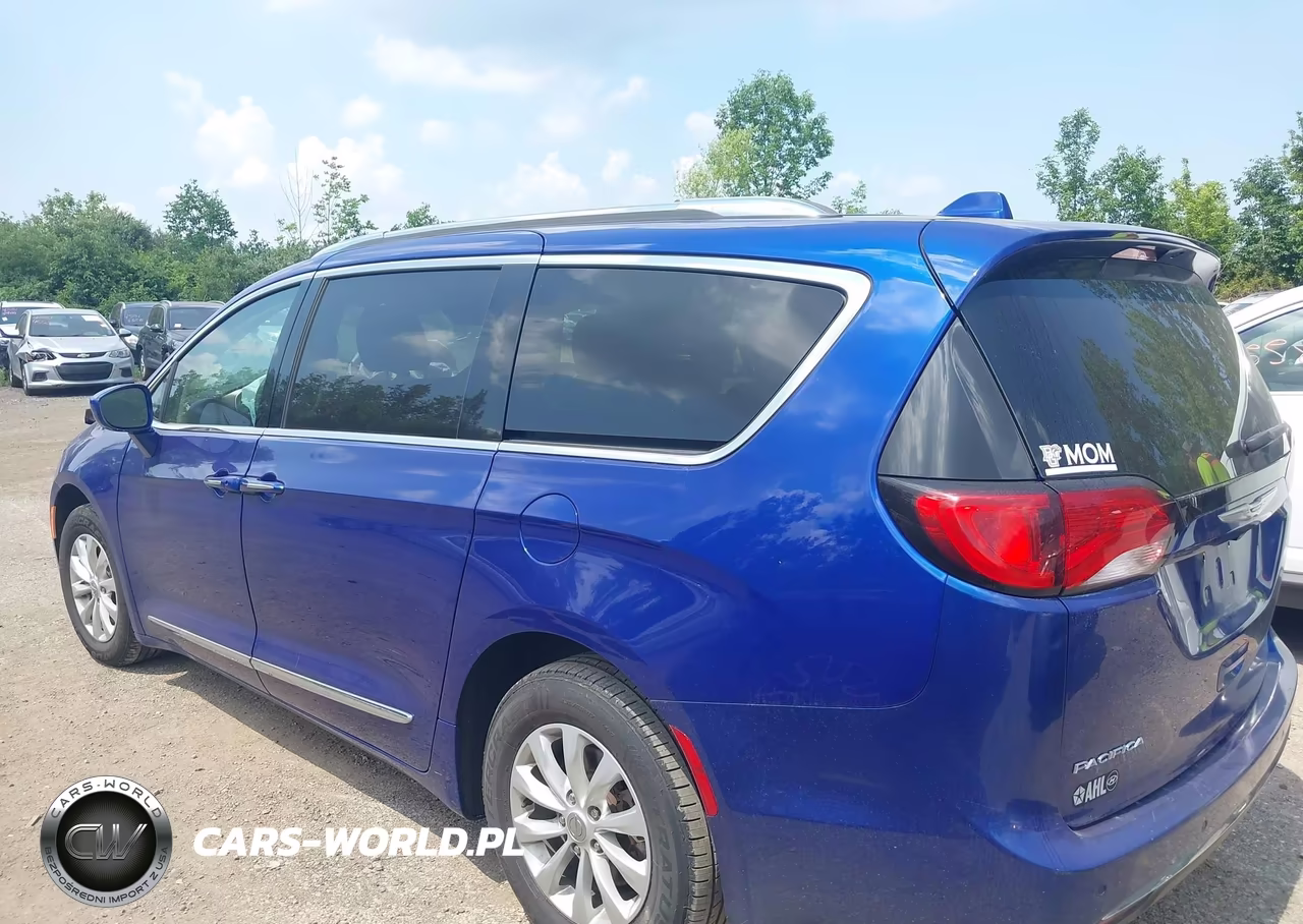 2019 Chrysler Pacifica Touring L VIN:2C4RC1BG1KR593097 - 14