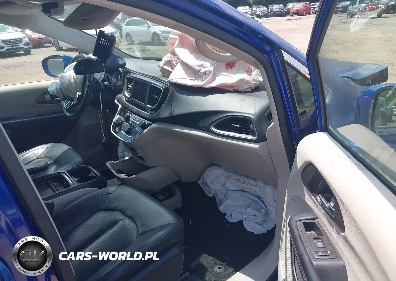 2019 Chrysler Pacifica Touring L VIN:2C4RC1BG1KR593097 - 5
