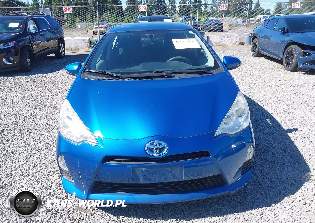 2014 Toyota Prius C Three VIN:JTDKDTB38E1059952 - 13