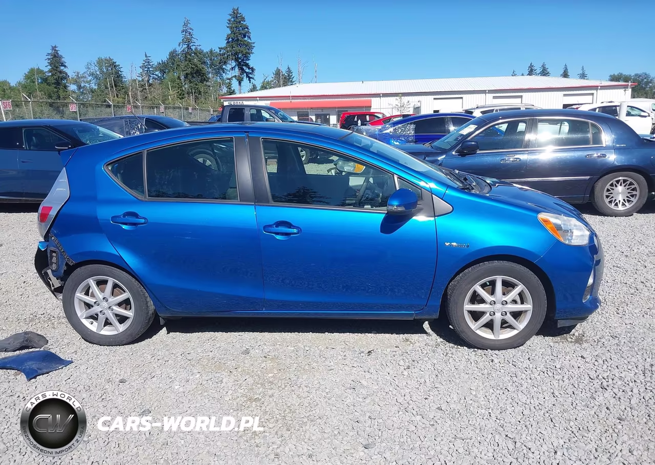 2014 Toyota Prius C Three VIN:JTDKDTB38E1059952 - 14