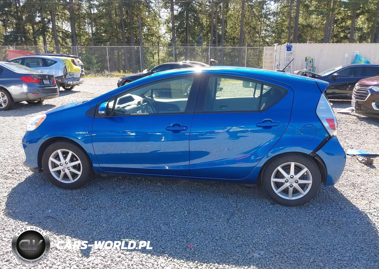 2014 Toyota Prius C Three VIN:JTDKDTB38E1059952 - 15