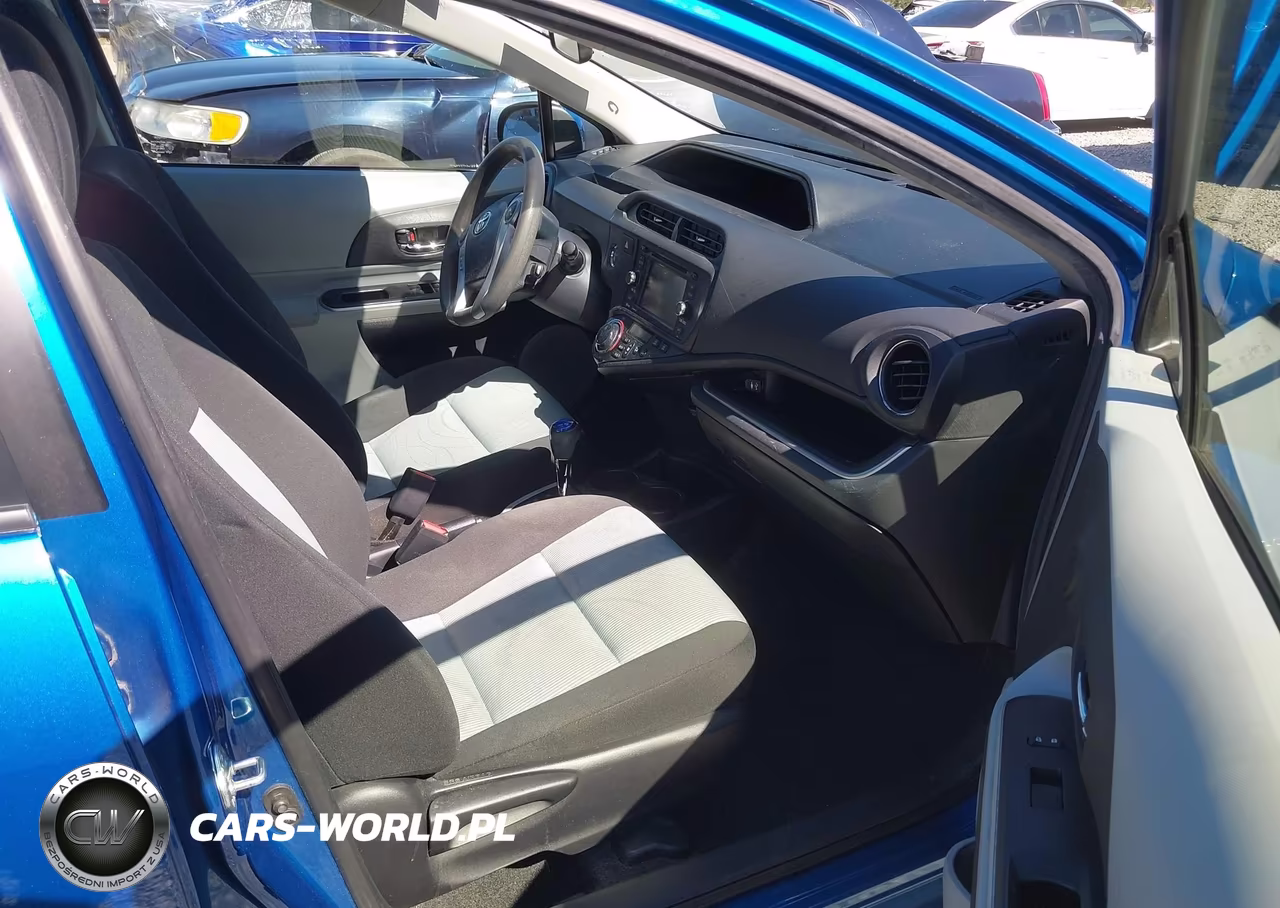 2014 Toyota Prius C Three VIN:JTDKDTB38E1059952 - 18