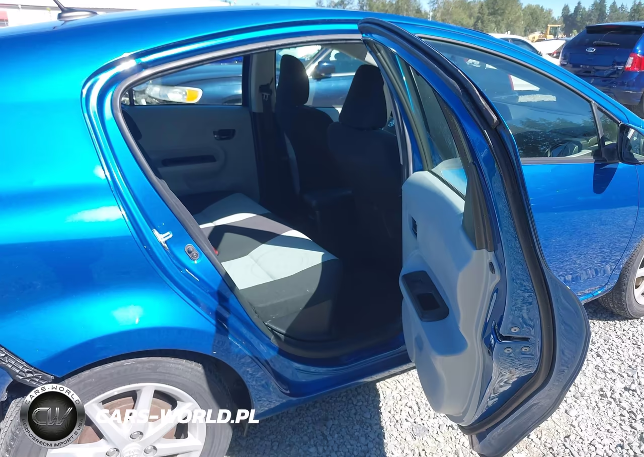 2014 Toyota Prius C Three VIN:JTDKDTB38E1059952 - 8