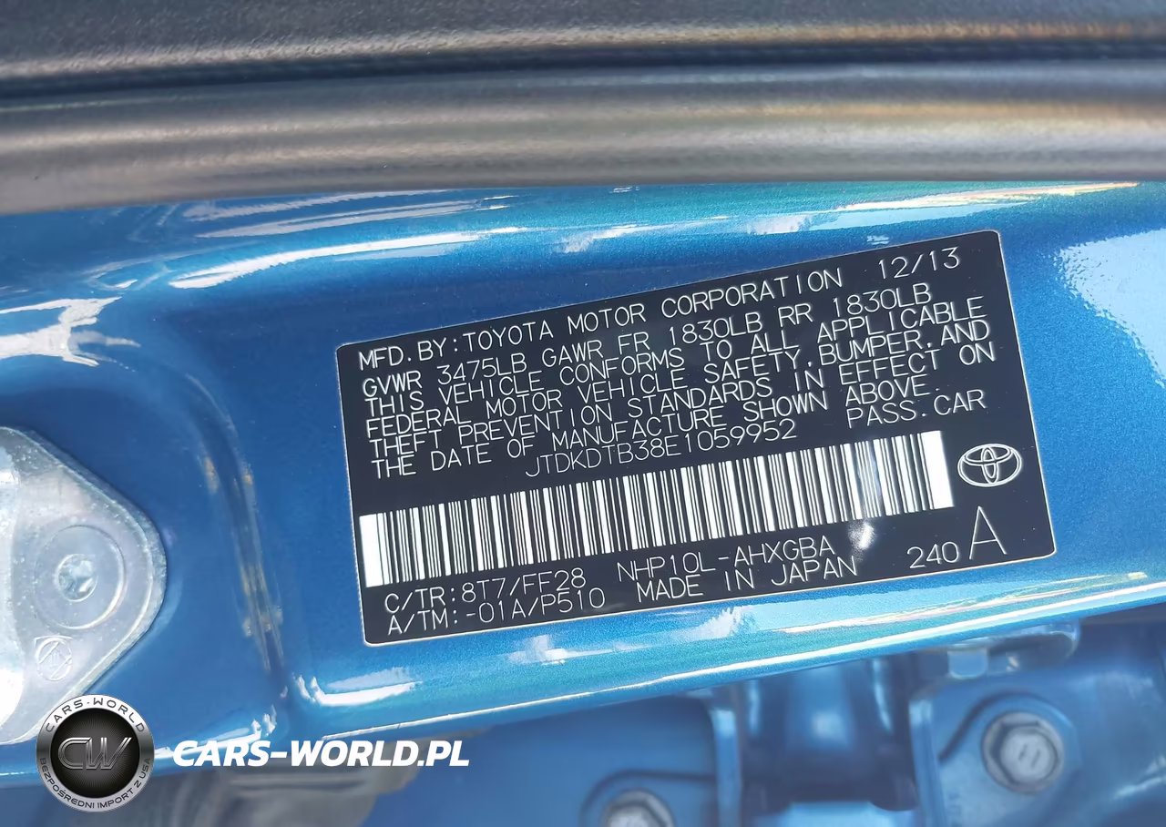 2014 Toyota Prius C Three VIN:JTDKDTB38E1059952 - 9