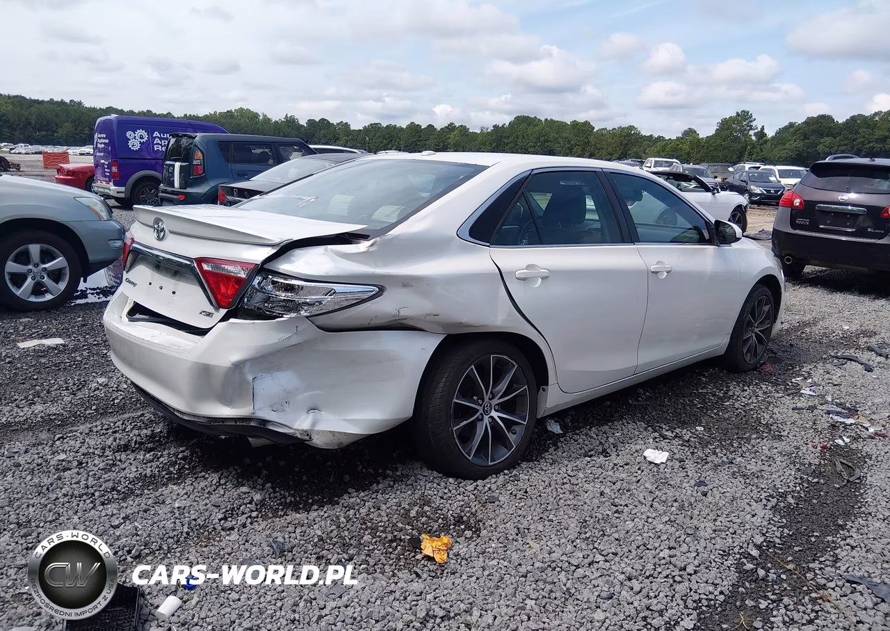 2015 Toyota Camry Xse VIN:4T1BF1FK2FU096698 - 4