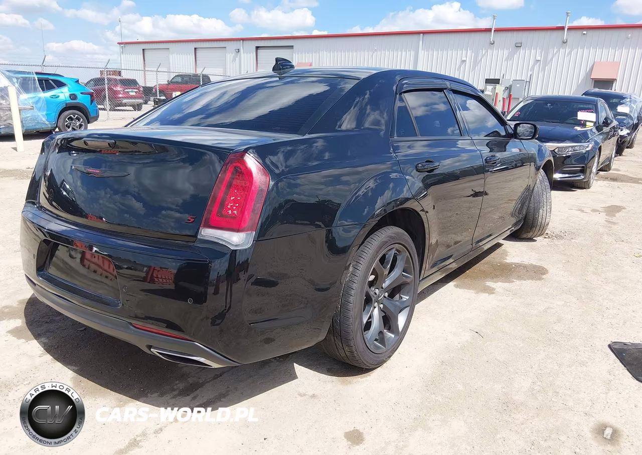 2023 Chrysler 300 300S VIN:2C3CCABG5PH599766 - 4