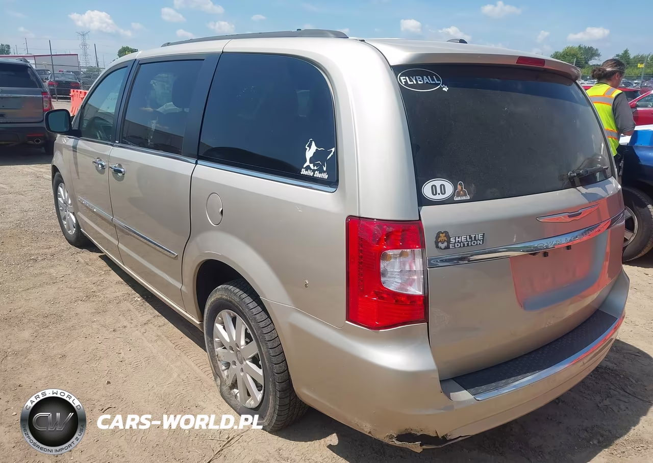 2016 Chrysler Town & Country Touring VIN:2C4RC1BG6GR110985 - 3