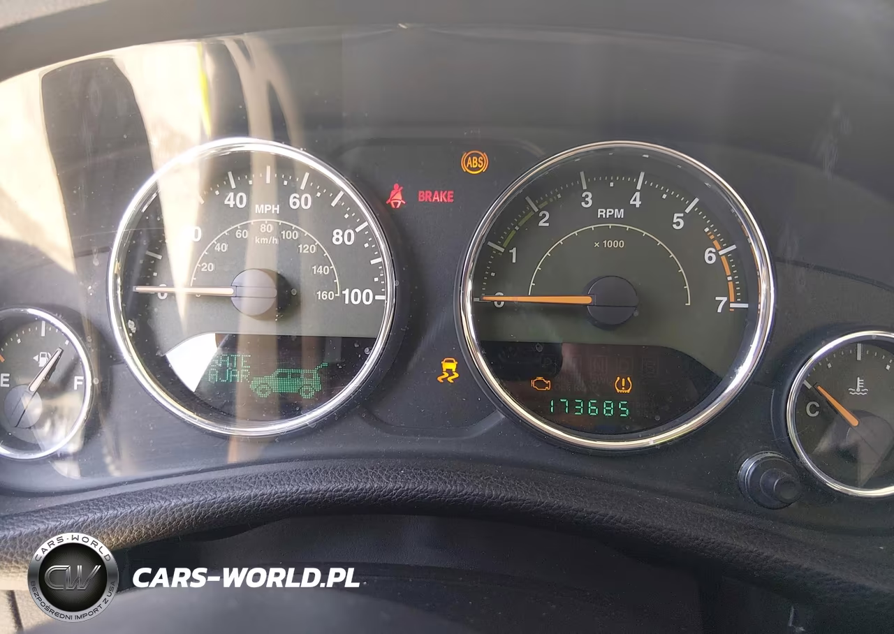 2011 Jeep Wrangler 70Th Anniversary VIN:1J4GA7D16BL577201 - 7