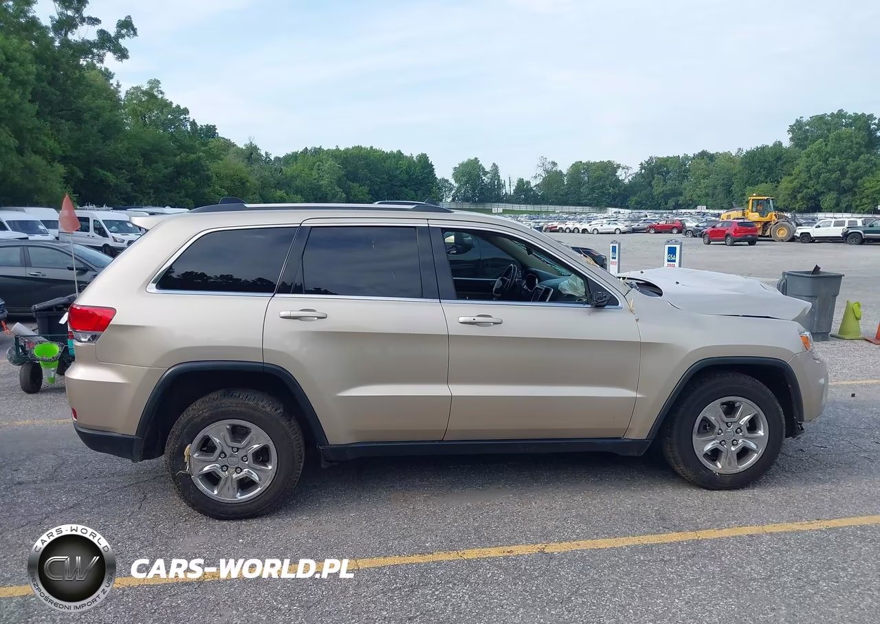 2014 Jeep Grand Cherokee Laredo VIN:1C4RJFAG1EC268757 - 14